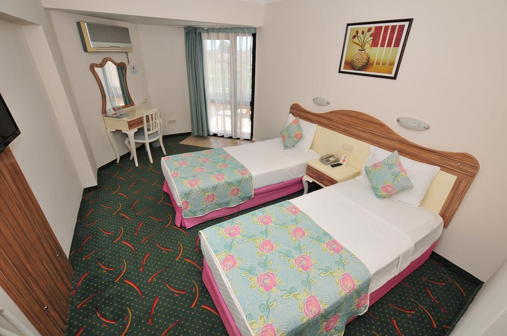Hotel Pelin フェティエ エクステリア 写真